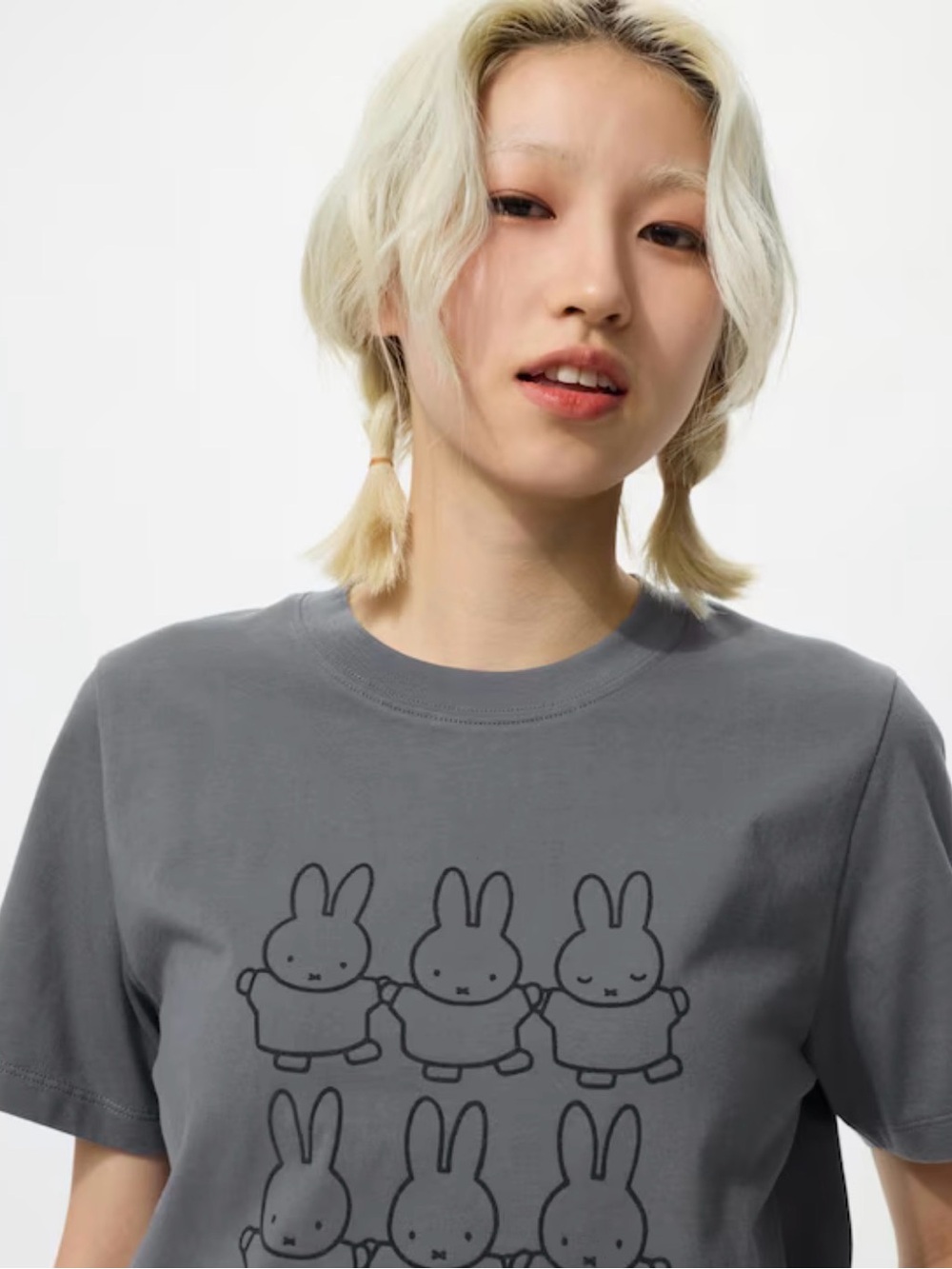 Cute Miffy🐰🩶Gray Graphics T-shirt sz Small